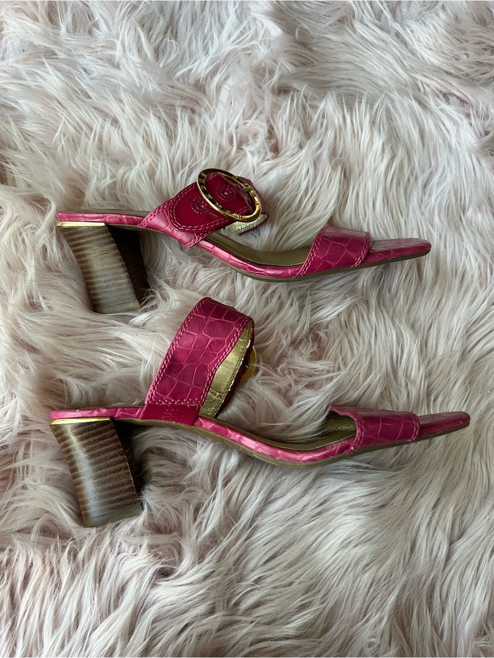 Dana Buchman Fuchsia Croc-Embossed Mid Block Heel Slides with Gold Buckle 10